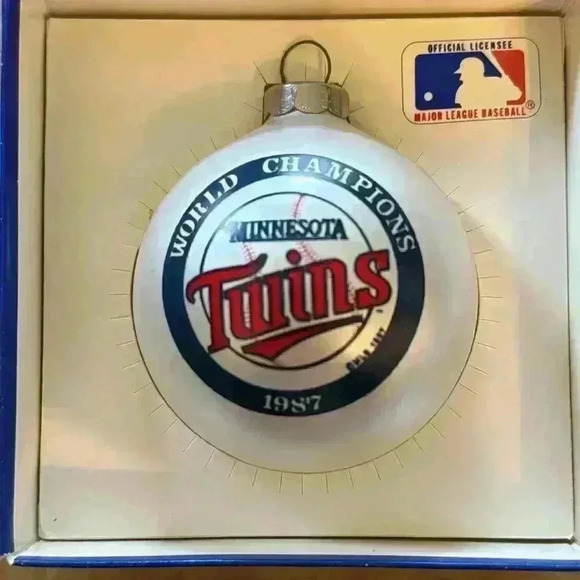 1987 Minnesota Twins World Champions Christmas Ornament - Picture 2 of 5